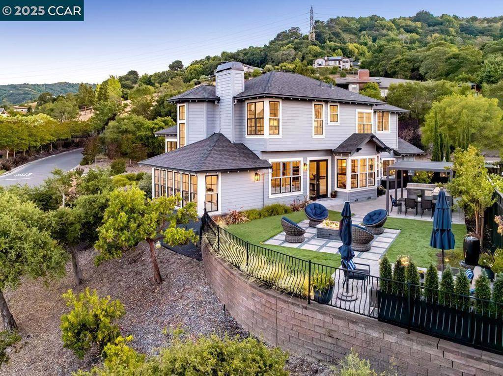 Orinda, CA 94563,97 Oak Rd