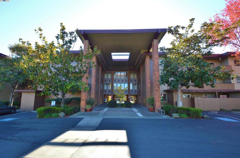 Alameda, CA 94501,1333 Webster St #A107