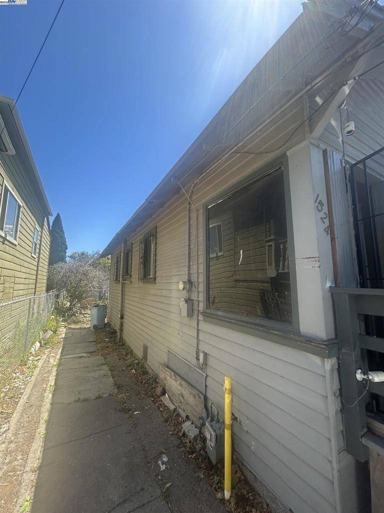 Berkeley, CA 94703,1524 Alcatraz Ave