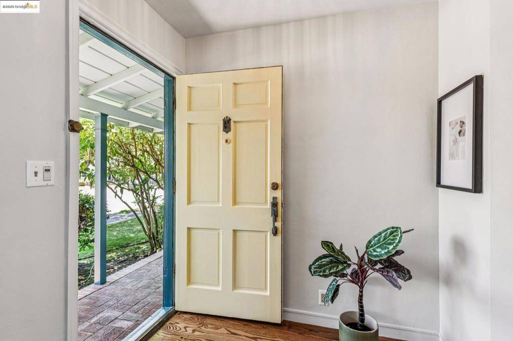 San Leandro, CA 94577,915 Ramona Way