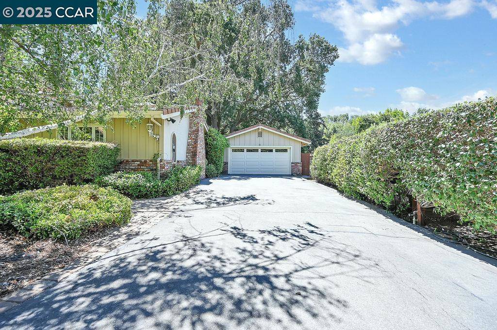 Martinez, CA 94553-9768,7 Monteira Lane