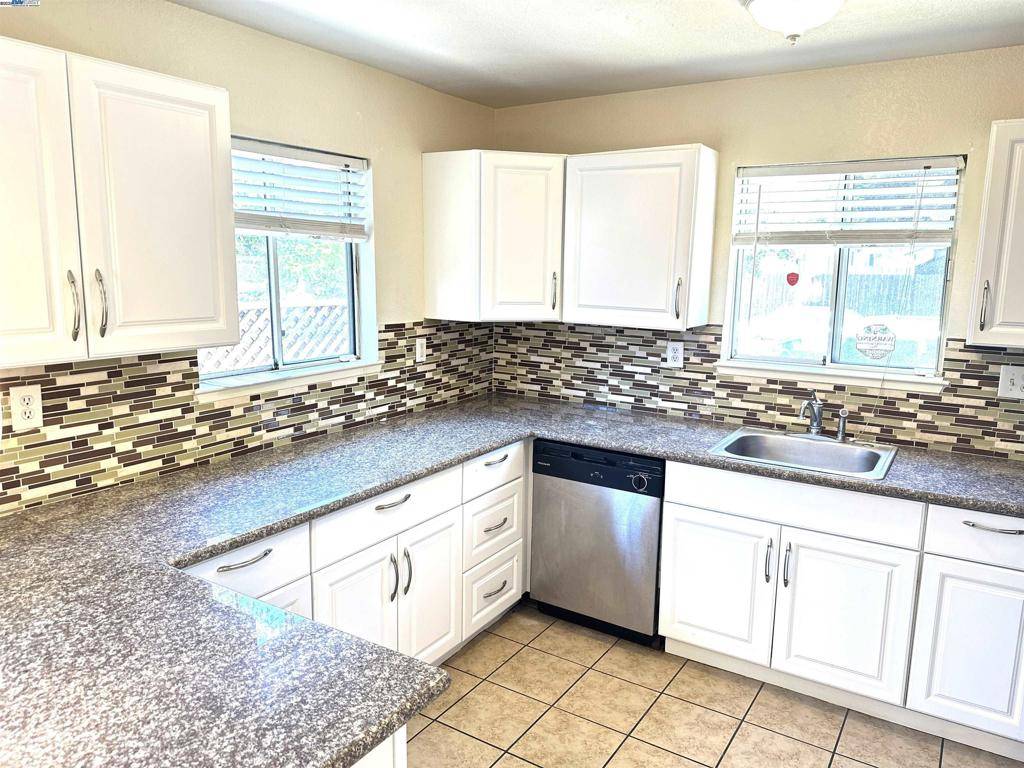 Oakland, CA 94603,10580 Creekside