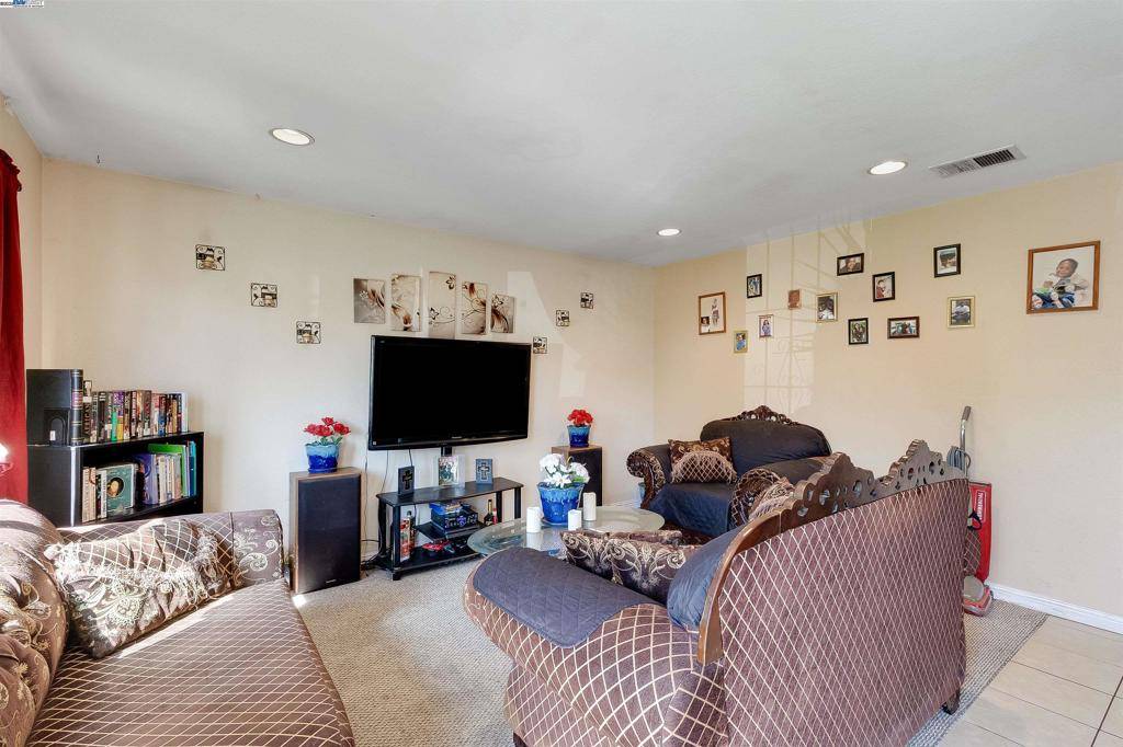 Antioch, CA 94509,2404 Lemontree #1