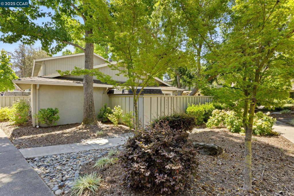 San Ramon, CA 94583,2749 Fountainhead Dr