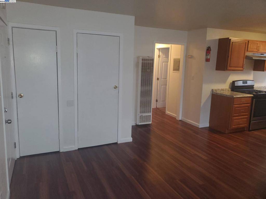 Oakland, CA 94605,6109 Foothill Blvd