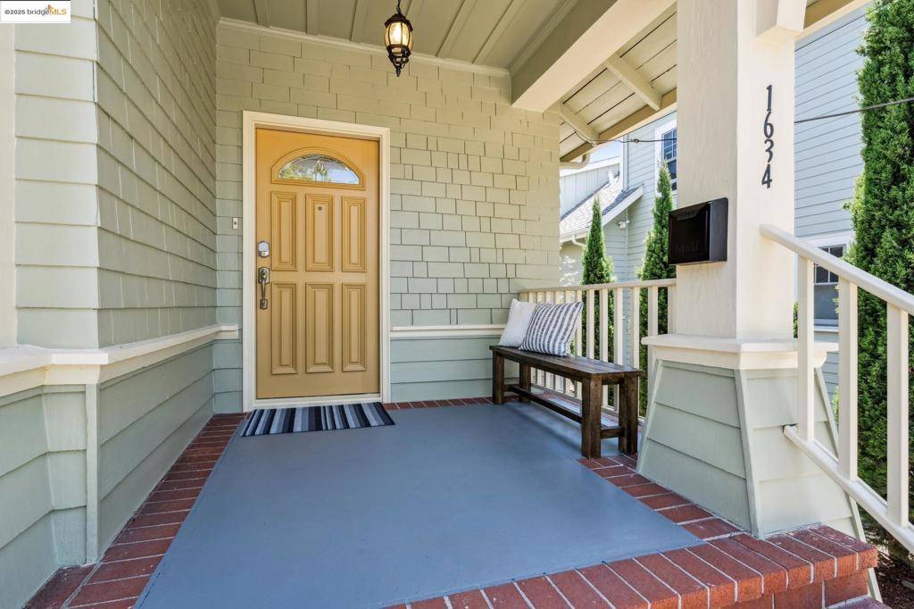 Berkeley, CA 94703,1634 Derby St