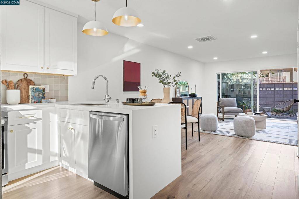 Walnut Creek, CA 94596,1411 Creekside Dr #7