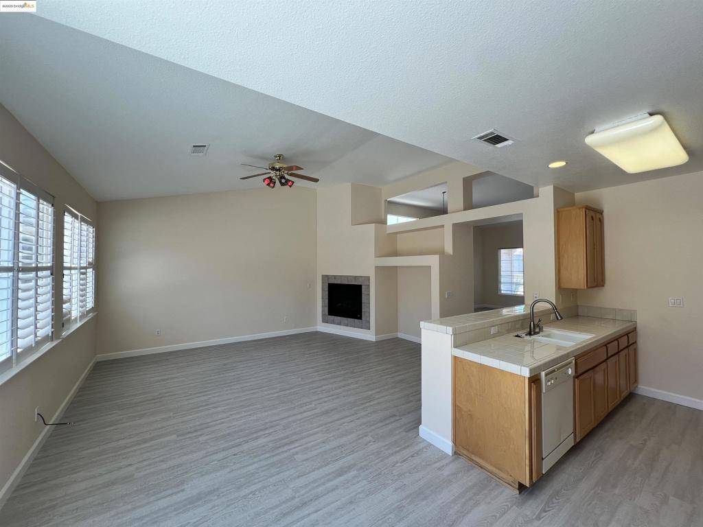 Pittsburg, CA 94565,1371 Brooktrail Dr