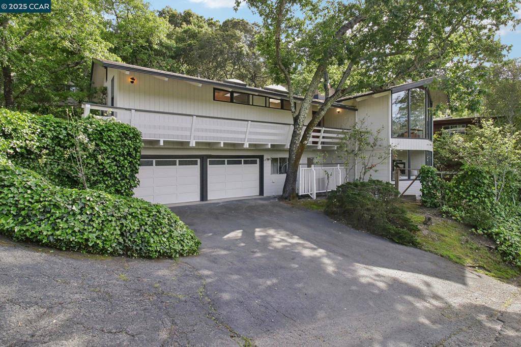 Orinda, CA 94563,30 La Cuesta Rd