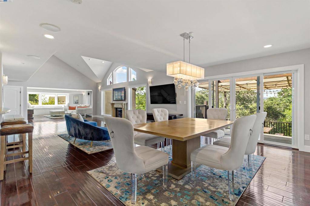 Hayward, CA 94542,25444 University Ct