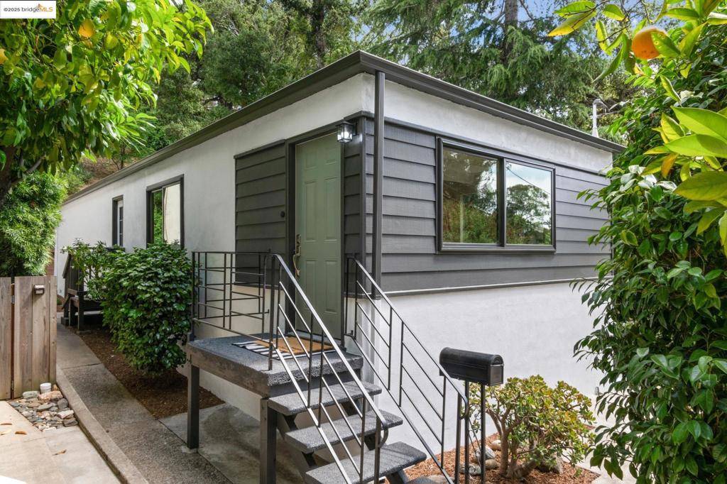 Oakland, CA 94602,4258 Maple Ave