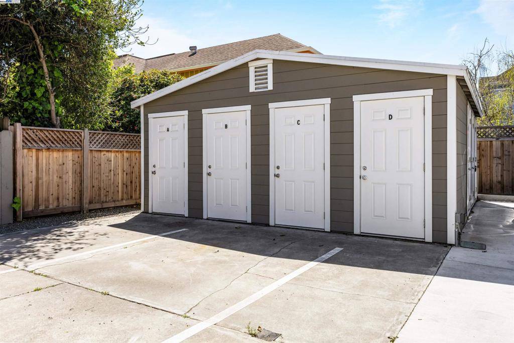 Alameda, CA 94501,2060 San Antonio Ave