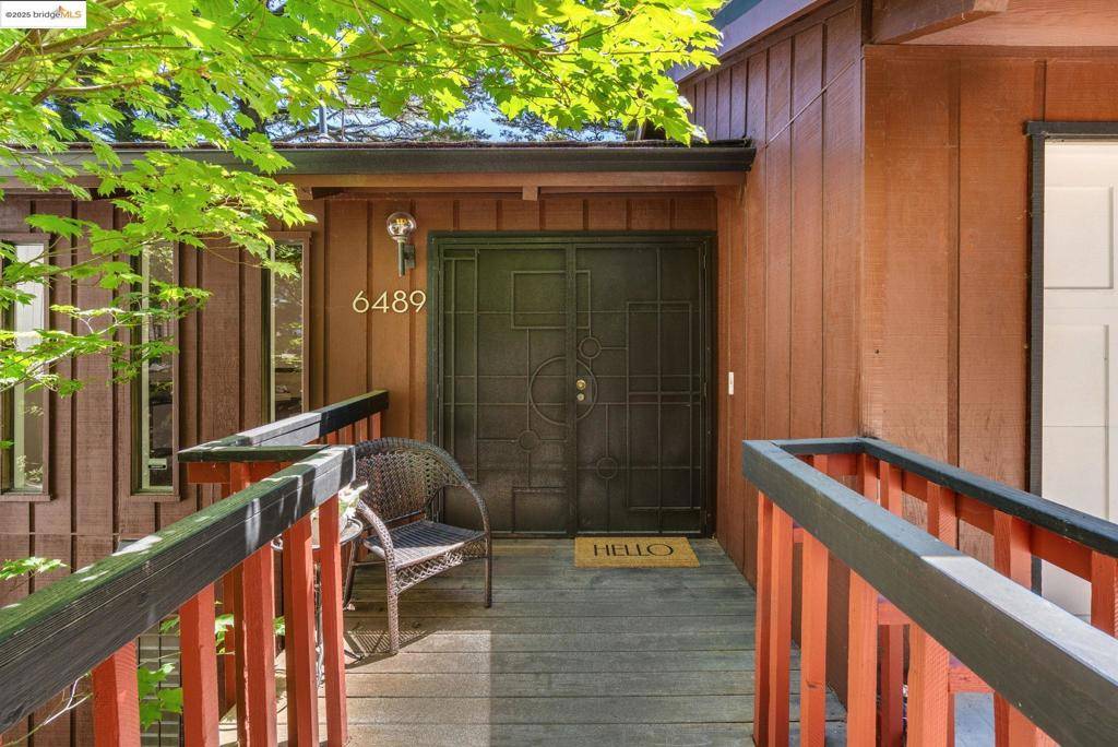 Oakland, CA 94611,6489 Girvin Dr