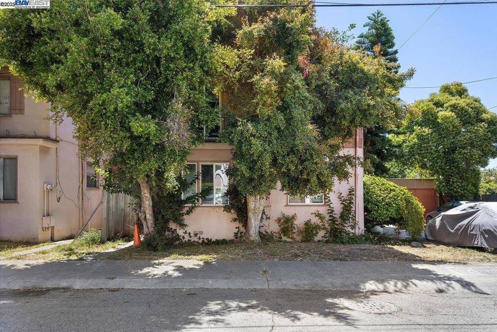 Oakland, CA 94601,2734 Barry Pl