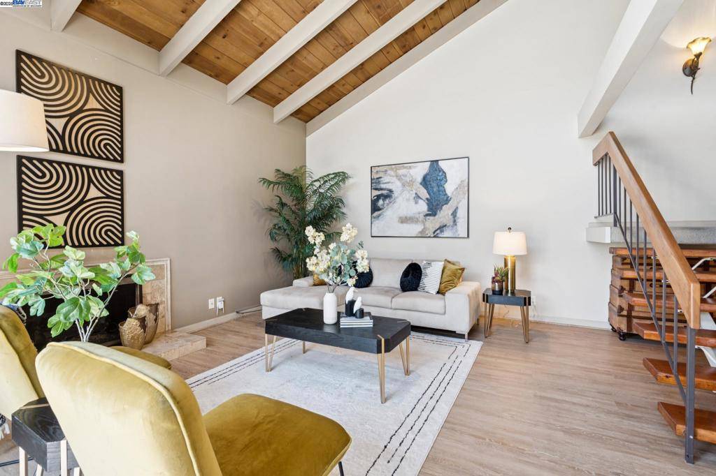 Alameda, CA 94501,2063 Whitehall Pl