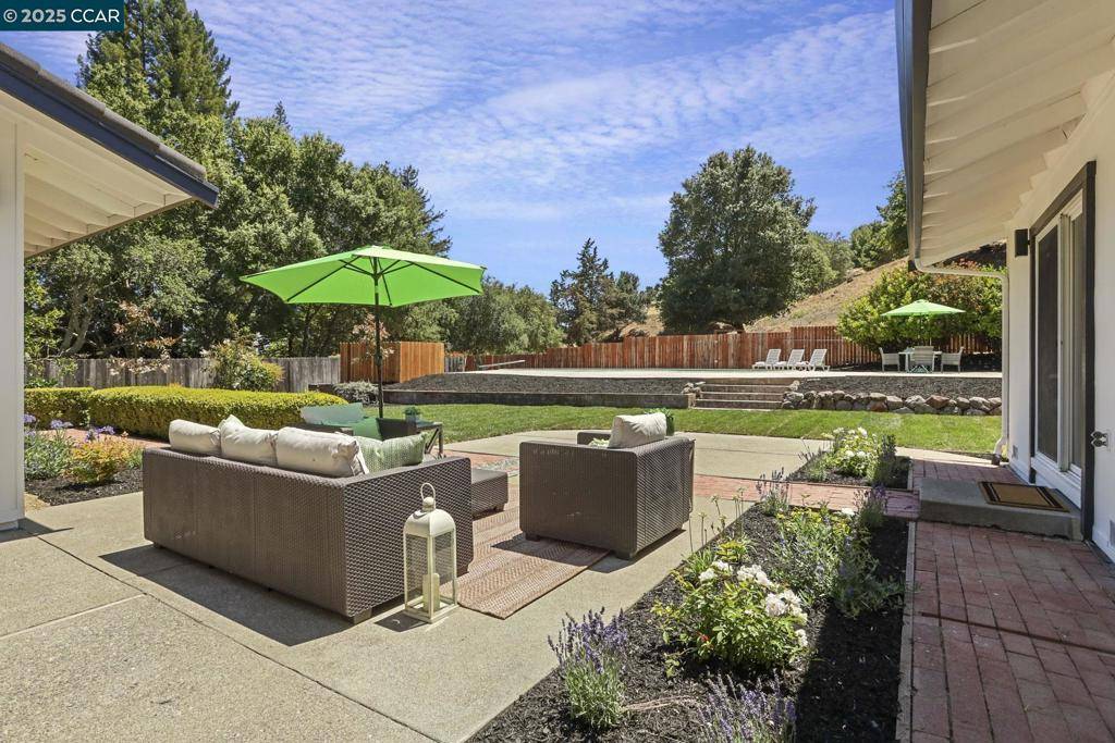 Moraga, CA 94556,15 Ashbrook Place