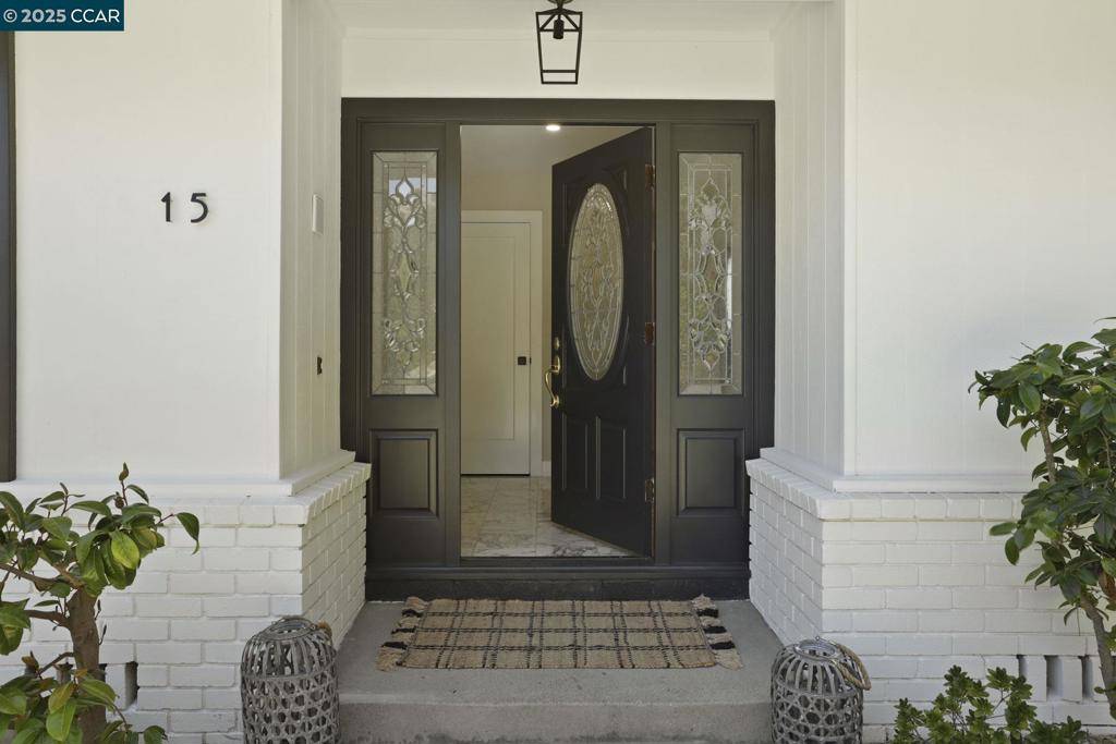 Moraga, CA 94556,15 Ashbrook Place