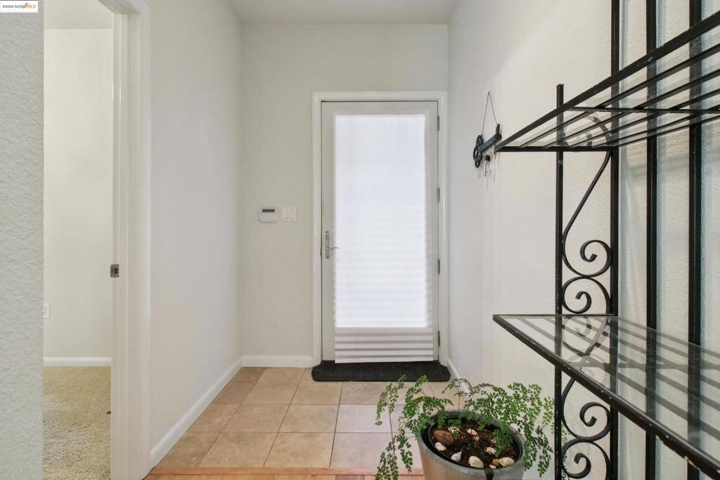 Emeryville, CA 94608,6466 Hollis St #242