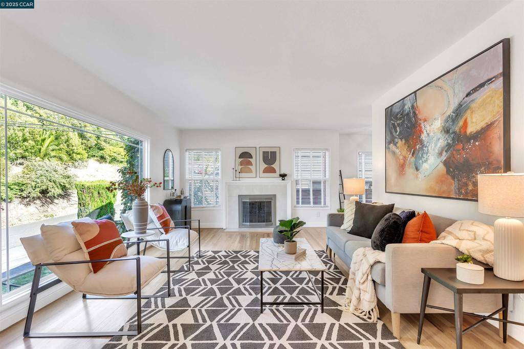 Oakland, CA 94618,4615 Harbord Dr