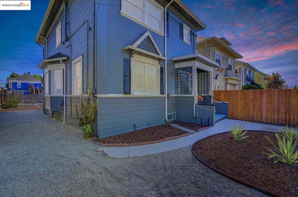 Oakland, CA 94608,839 35Th St