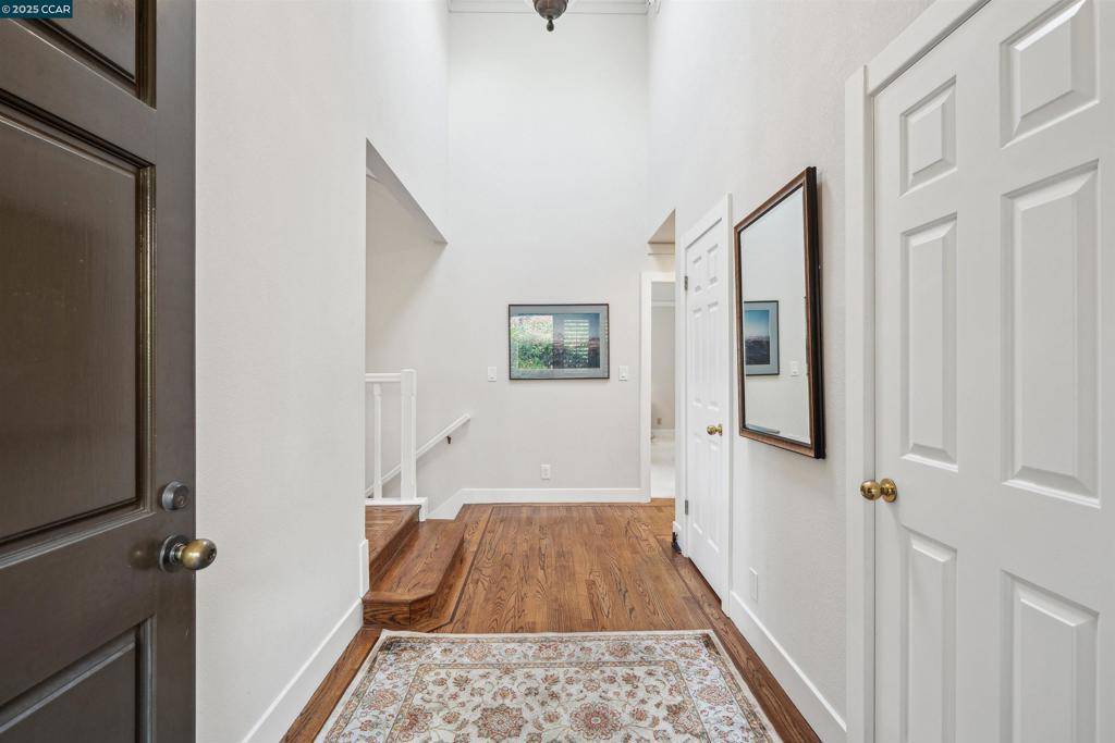 Orinda, CA 94563,304 Village View Court