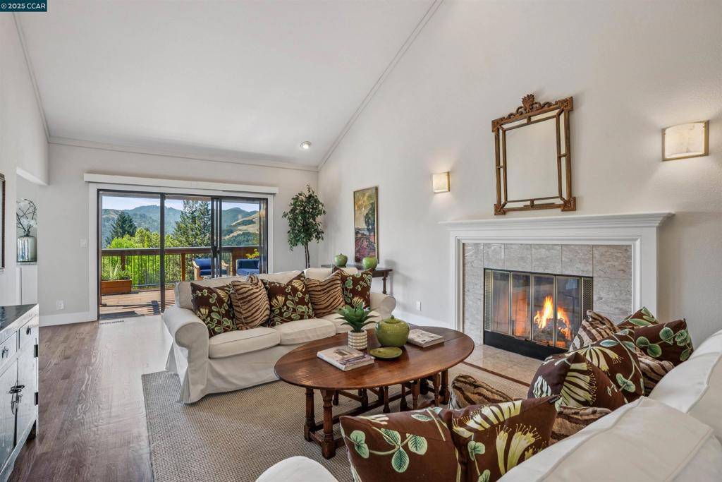 Orinda, CA 94563,304 Village View Court