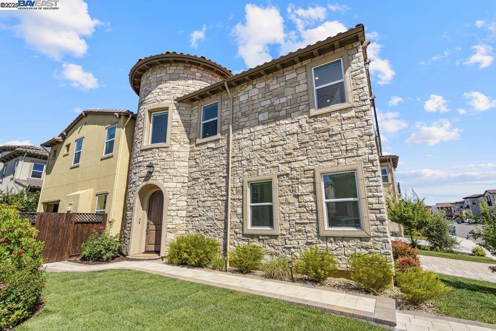 San Ramon, CA 94582,301 Arrowleaf St