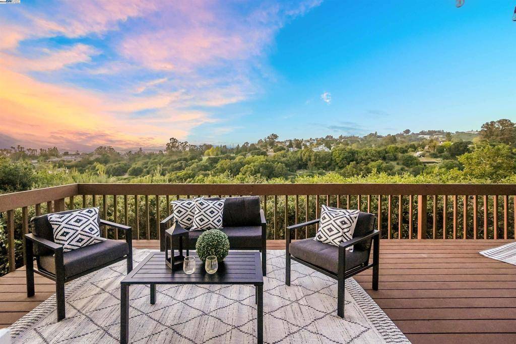 Hayward, CA 94542,3218 Oakes Dr