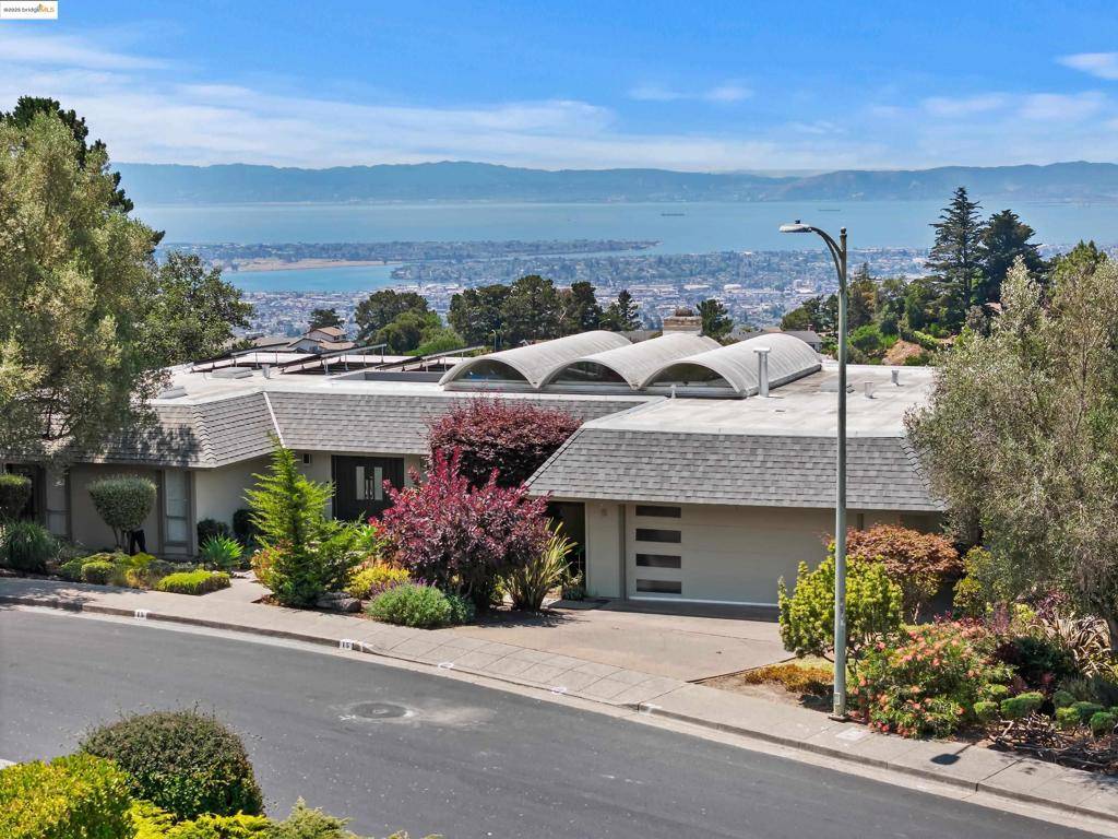 Oakland, CA 94619,15 Bell Waver Way
