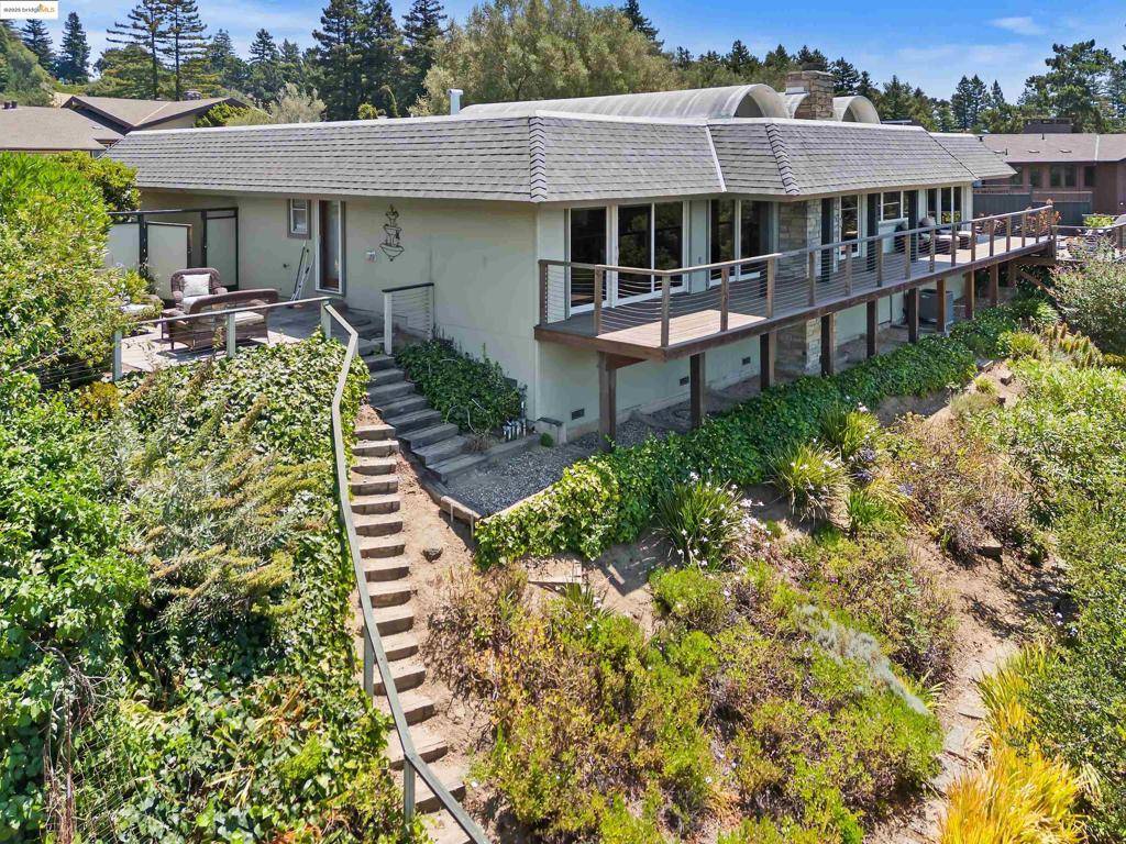 Oakland, CA 94619,15 Bell Waver Way