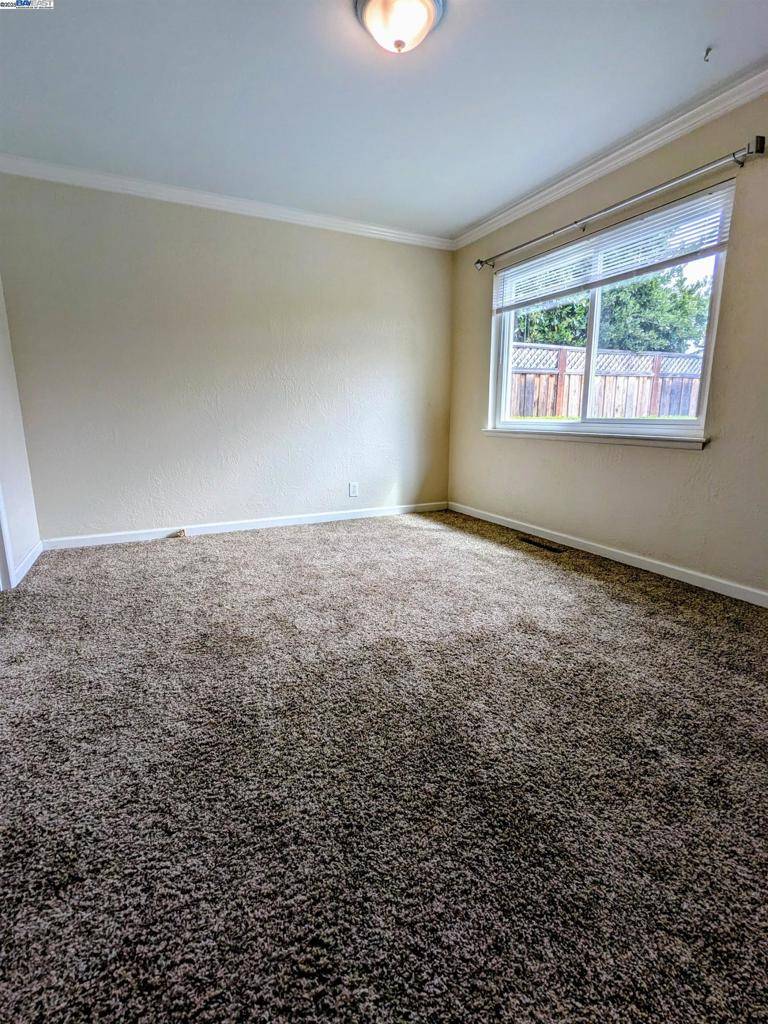 3086 Greenview Dr Castro Valley, CA 94546