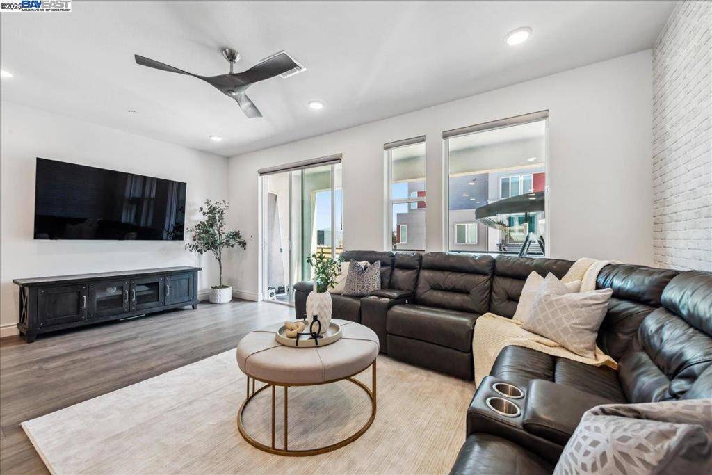 Dublin, CA 94568,3933 Eminence St