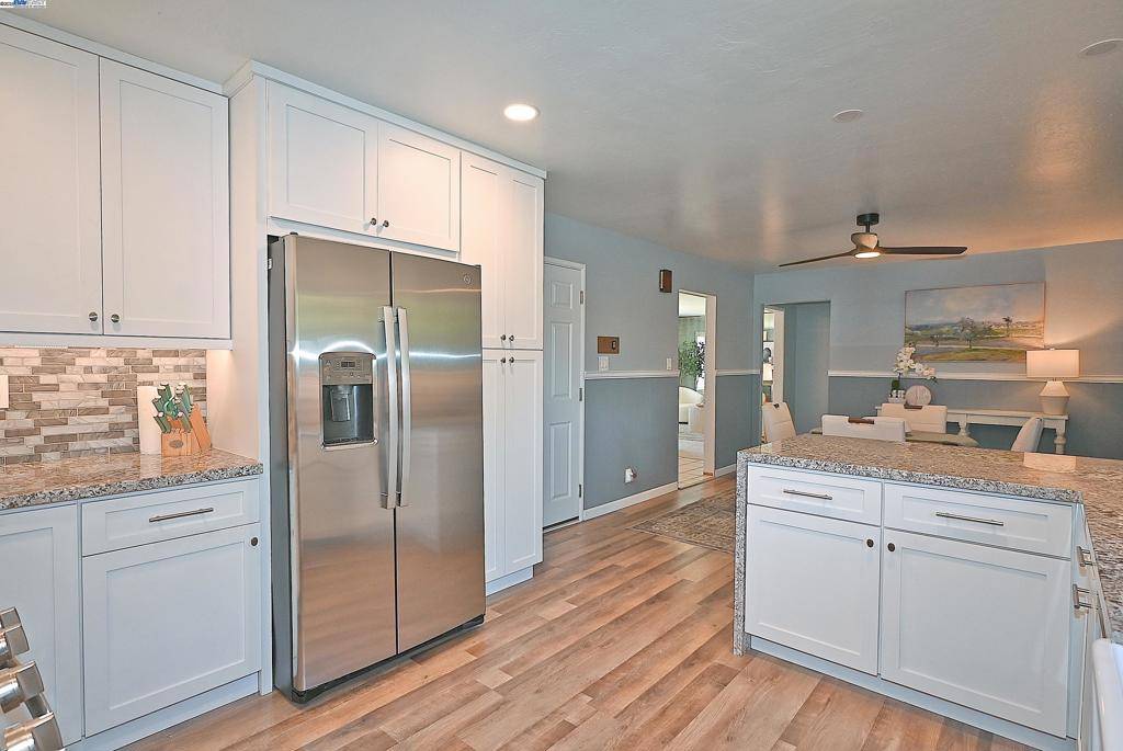 Castro Valley, CA 94546,21287 Kahlert