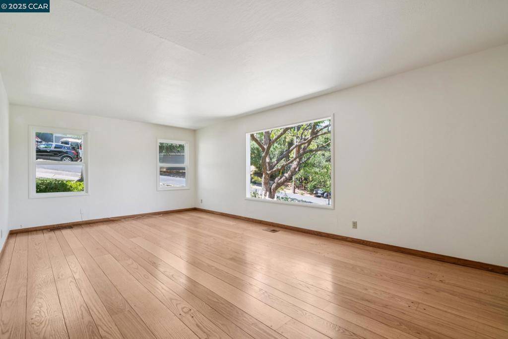 Martinez, CA 94553,3881 Saint Marys St
