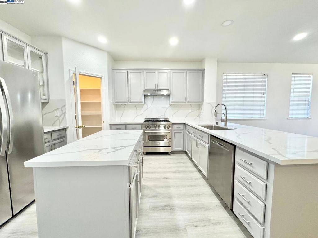 Patterson, CA 95363,9516 Sarazen Ct
