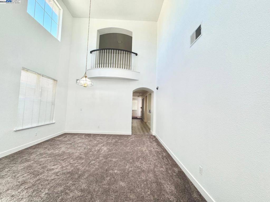 Patterson, CA 95363,9516 Sarazen Ct