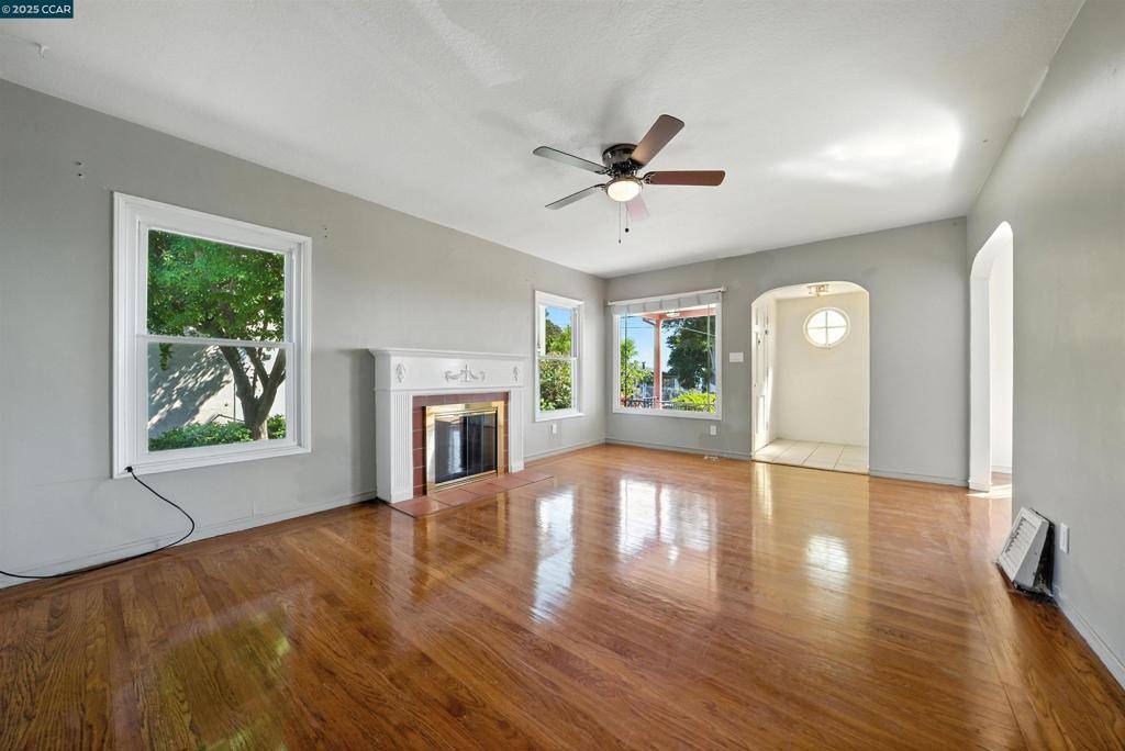 Oakland, CA 94605,7420 Sunkist Dr