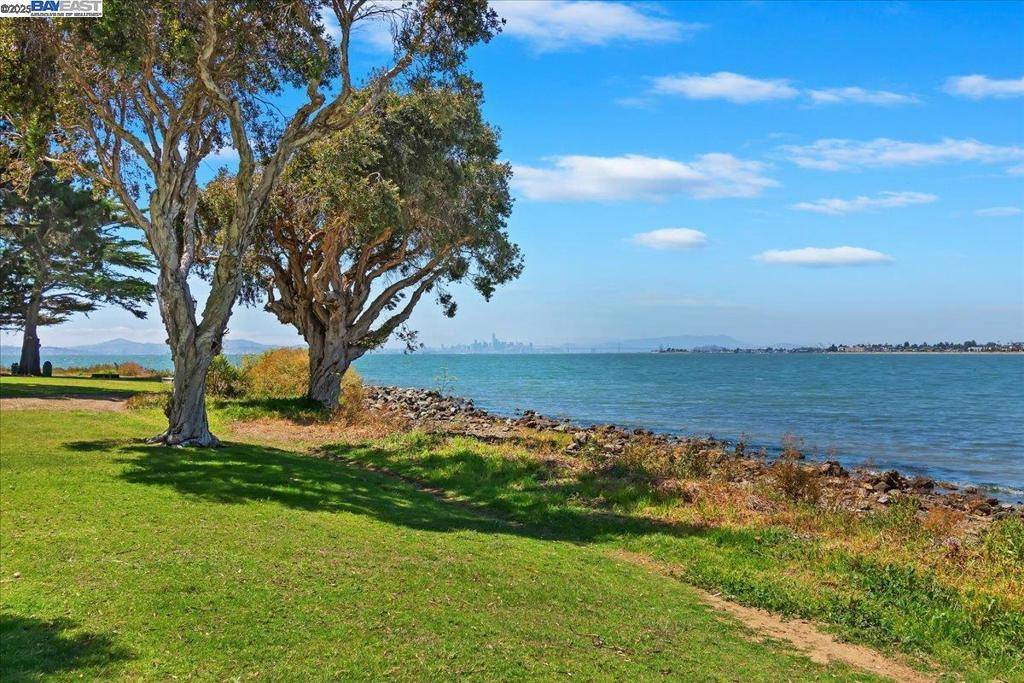 Alameda, CA 94502,802 Harbor Rd