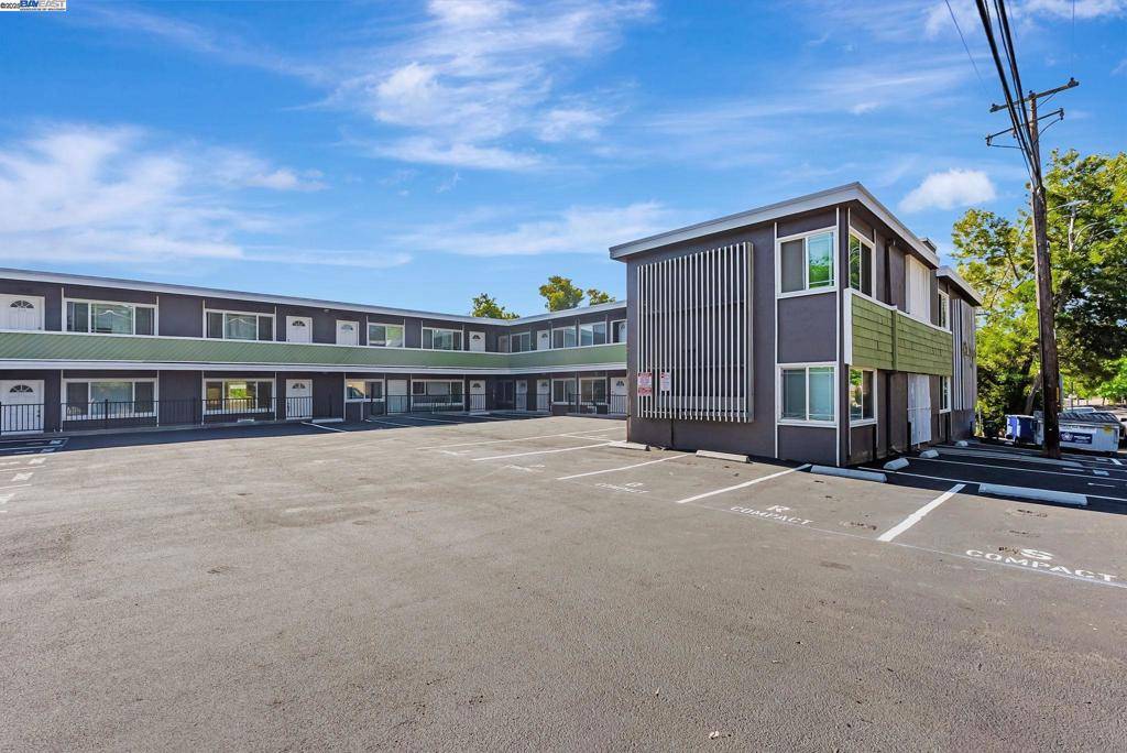 Walnut Creek, CA 94595,1180 Saranap Ave