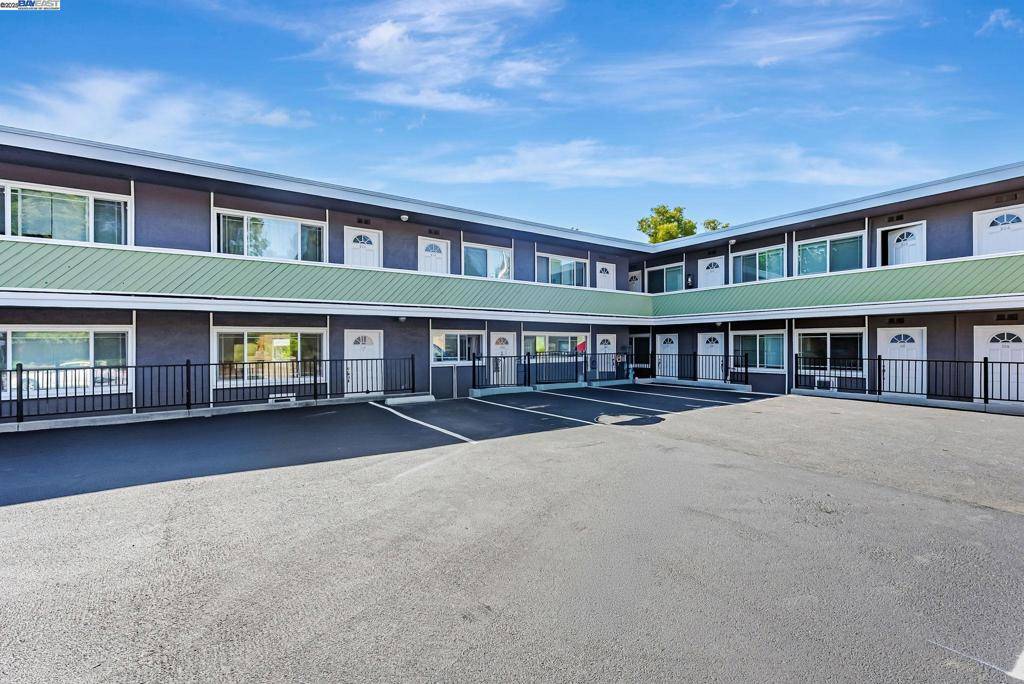 Walnut Creek, CA 94595,1180 Saranap Ave