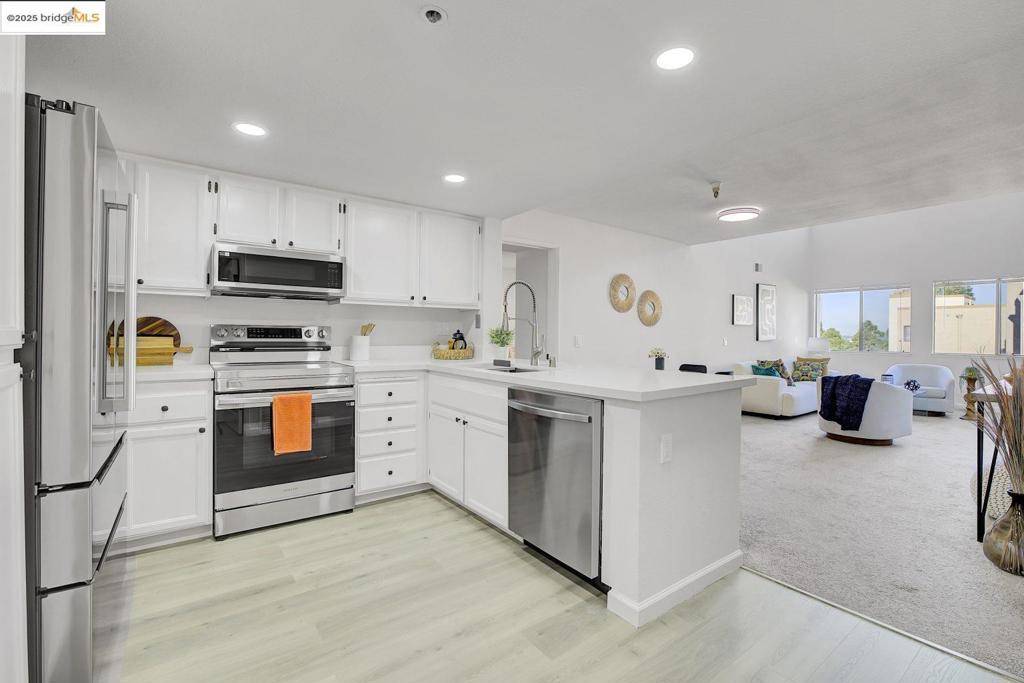 Albany, CA 94706,545 Pierce St #2410