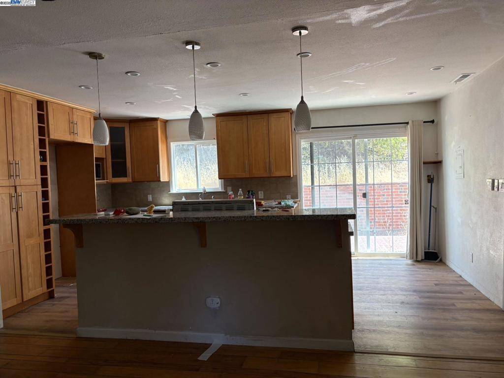 Walnut Creek, CA 94596,82 El Camino Corto