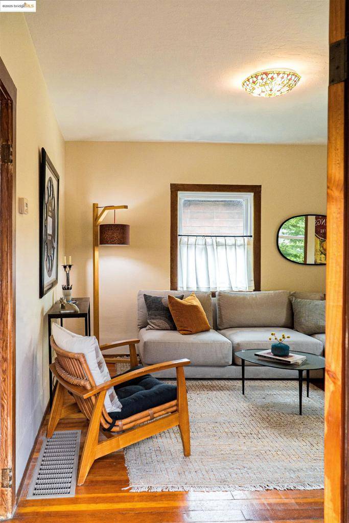 Berkeley, CA 94702,1130 Derby St