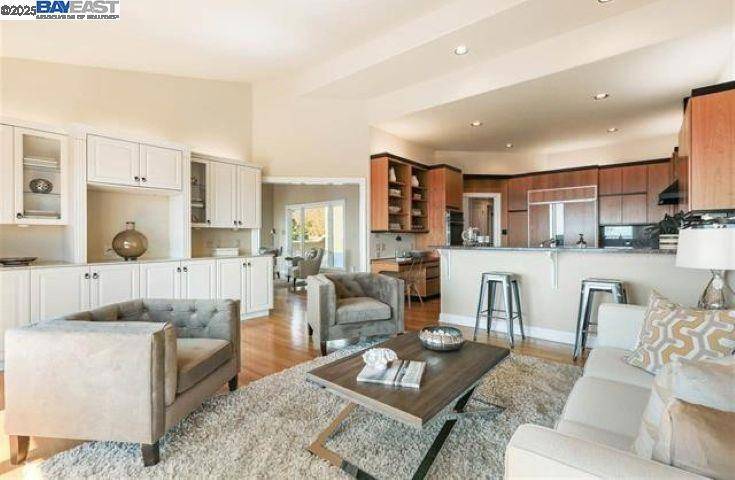 Oakland, CA 94618,1838 Grand View Dr