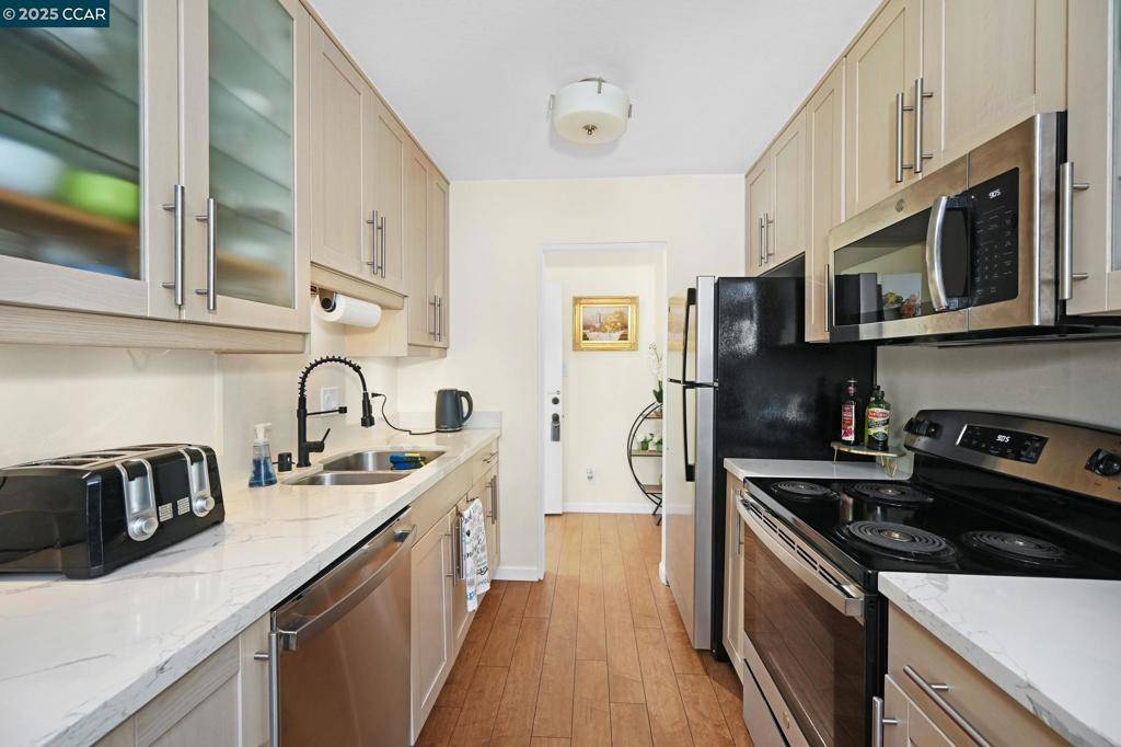 Pleasant Hill, CA 94523,2180 Geary Rd #20