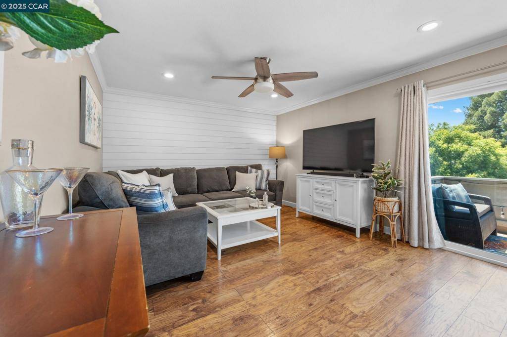 Concord, CA 94518,825 Oak Grove Rd #62