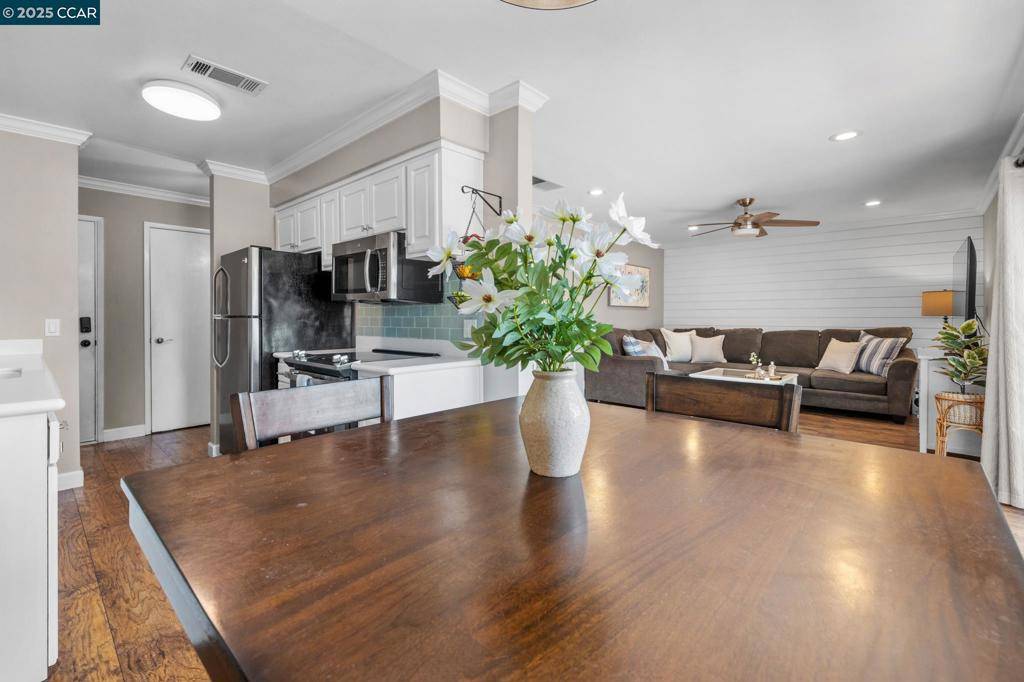 Concord, CA 94518,825 Oak Grove Rd #62