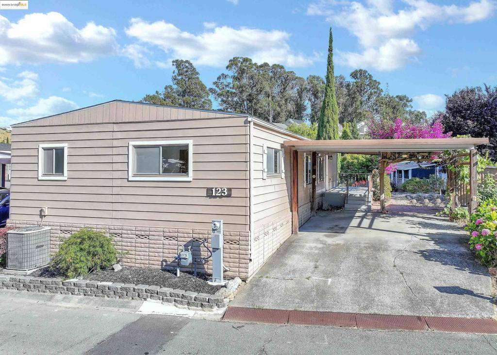Vallejo, CA 94590,123 Phyllis Ct