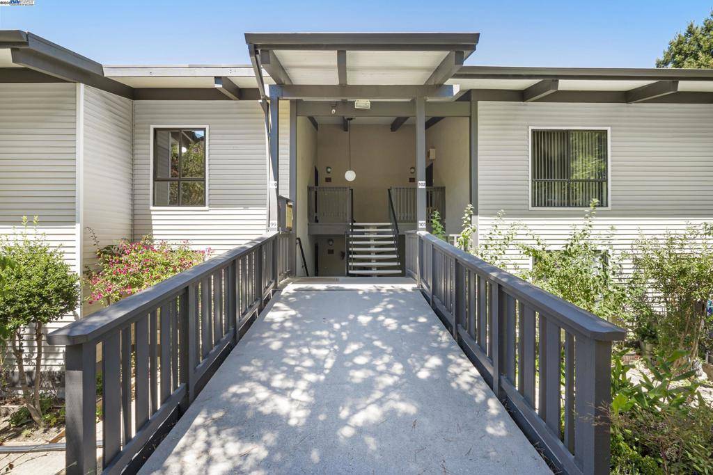 Castro Valley, CA 94546,19100 Crest Ave #100