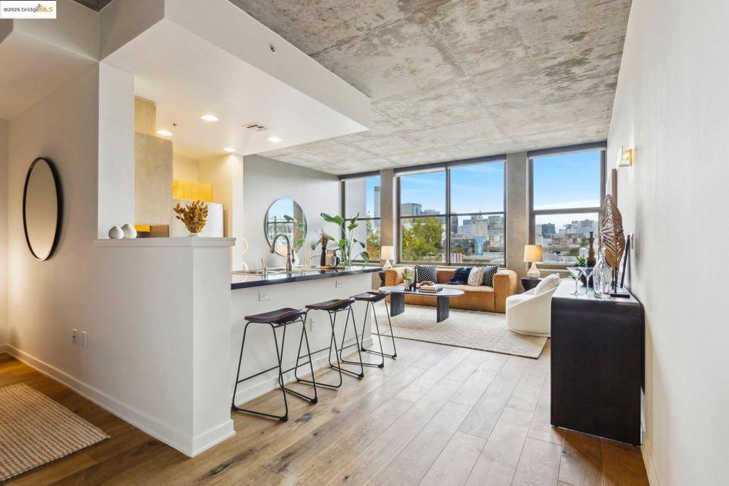 Oakland, CA 94607,311 2nd St #505